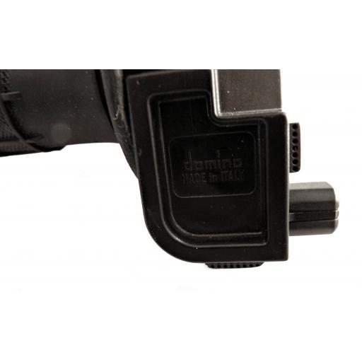 Domino Black Plastic Throttle 04.jpg